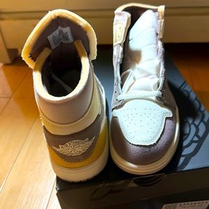 Nike Jordan 1 Mid SE craft DS OG box and everything in mint condition Unworn!